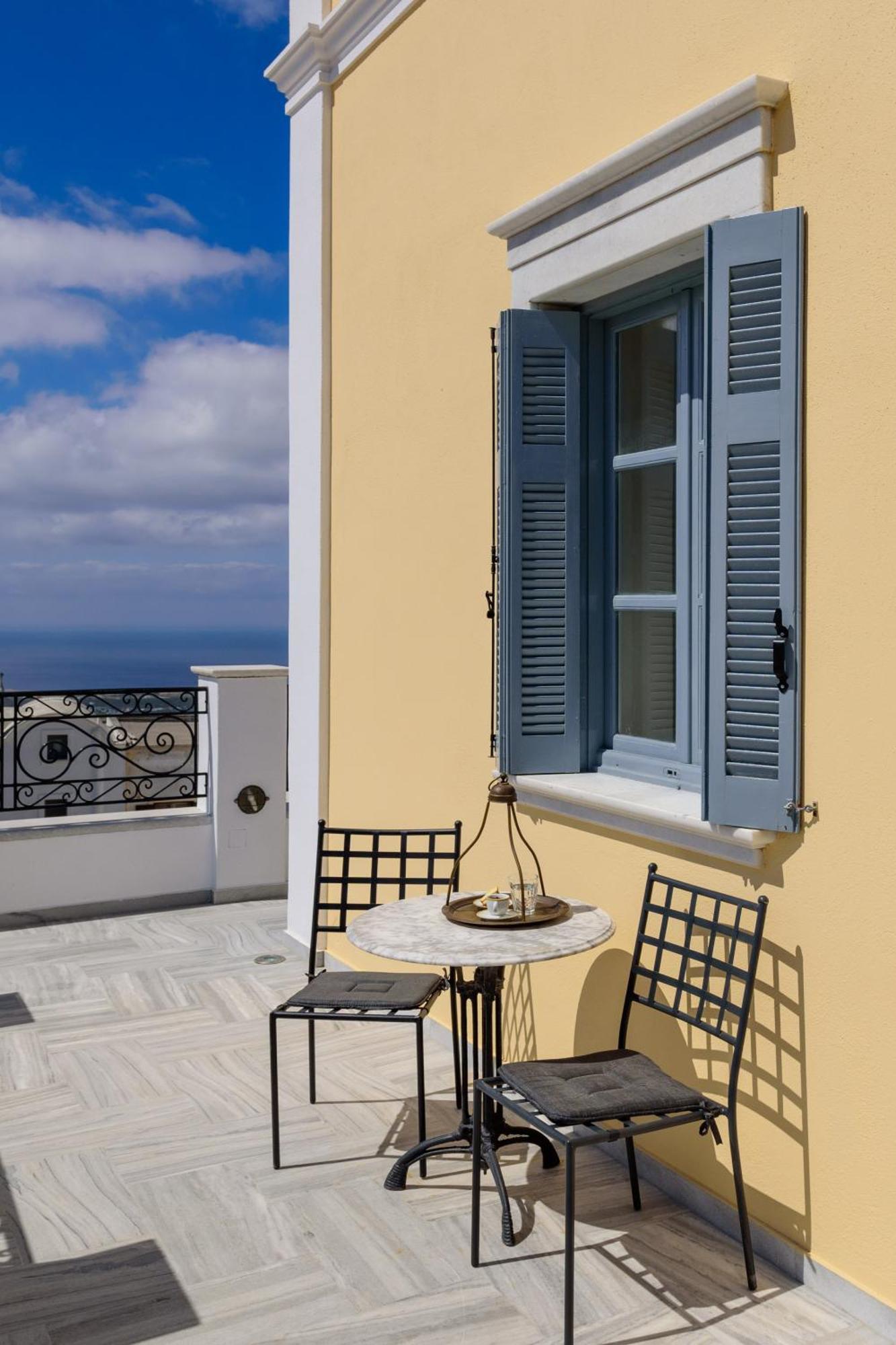 Отель Ikio Concept Santorini Пиргос Экстерьер фото