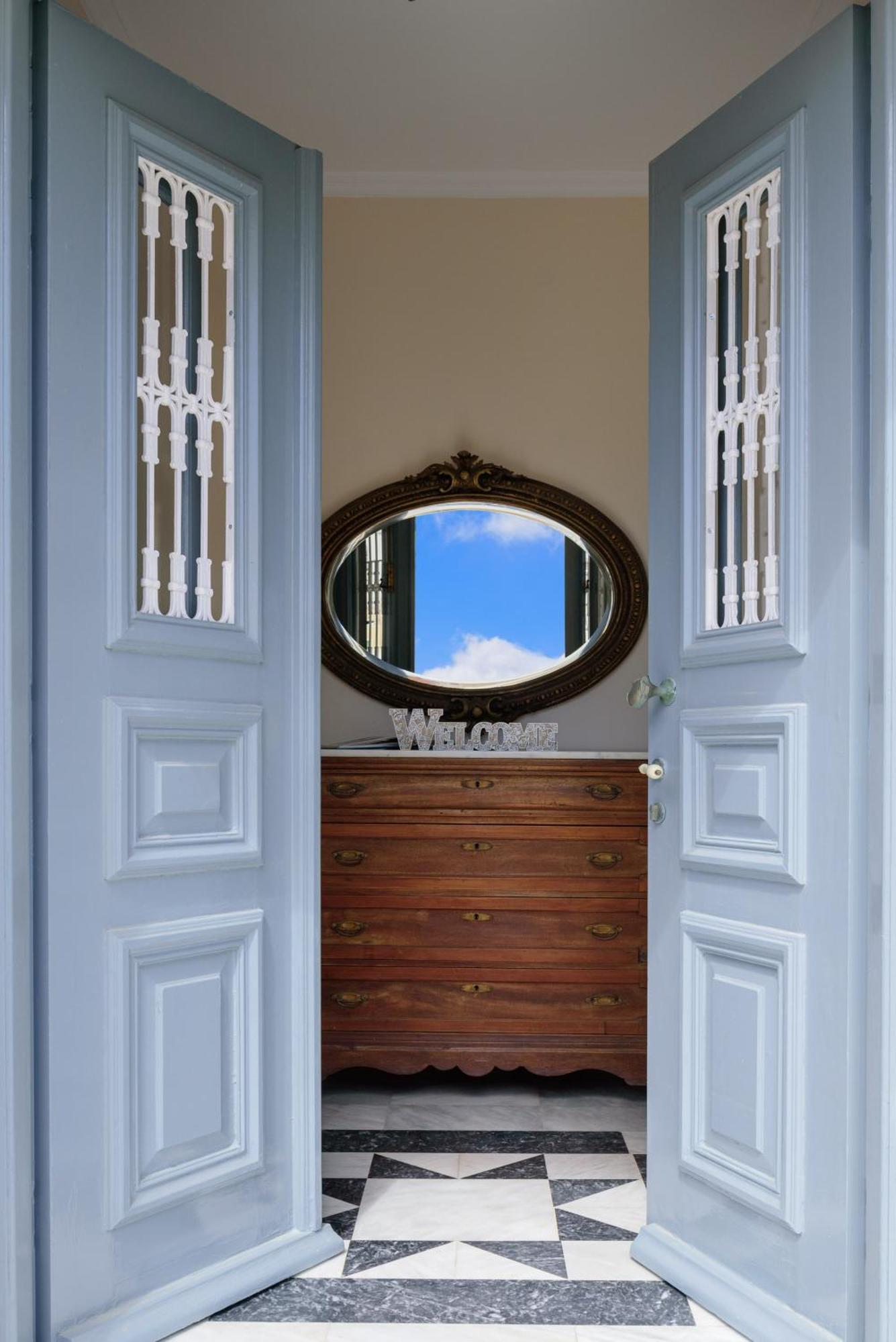 Отель Ikio Concept Santorini Пиргос Экстерьер фото