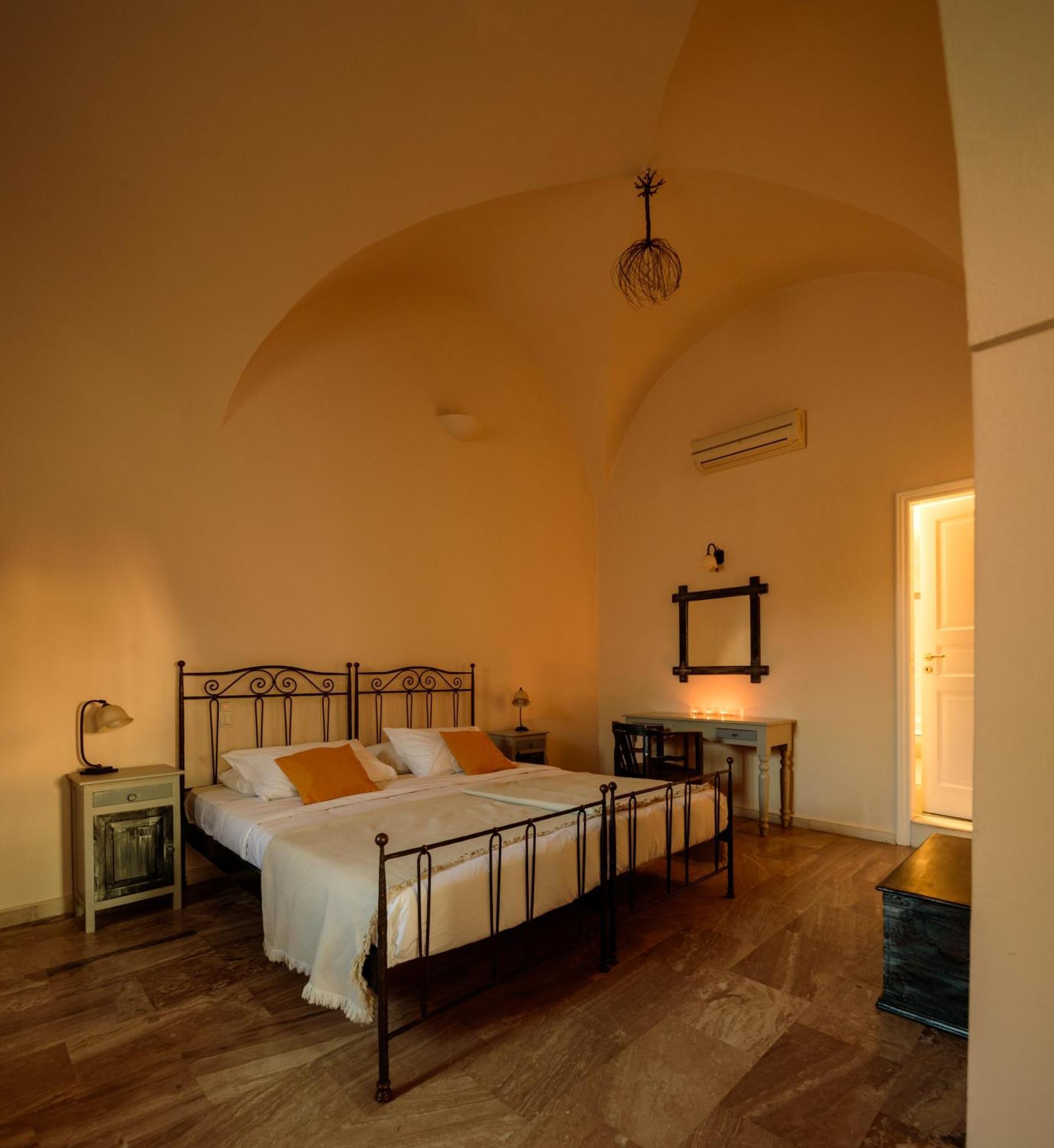 Отель Ikio Concept Santorini Пиргос Экстерьер фото