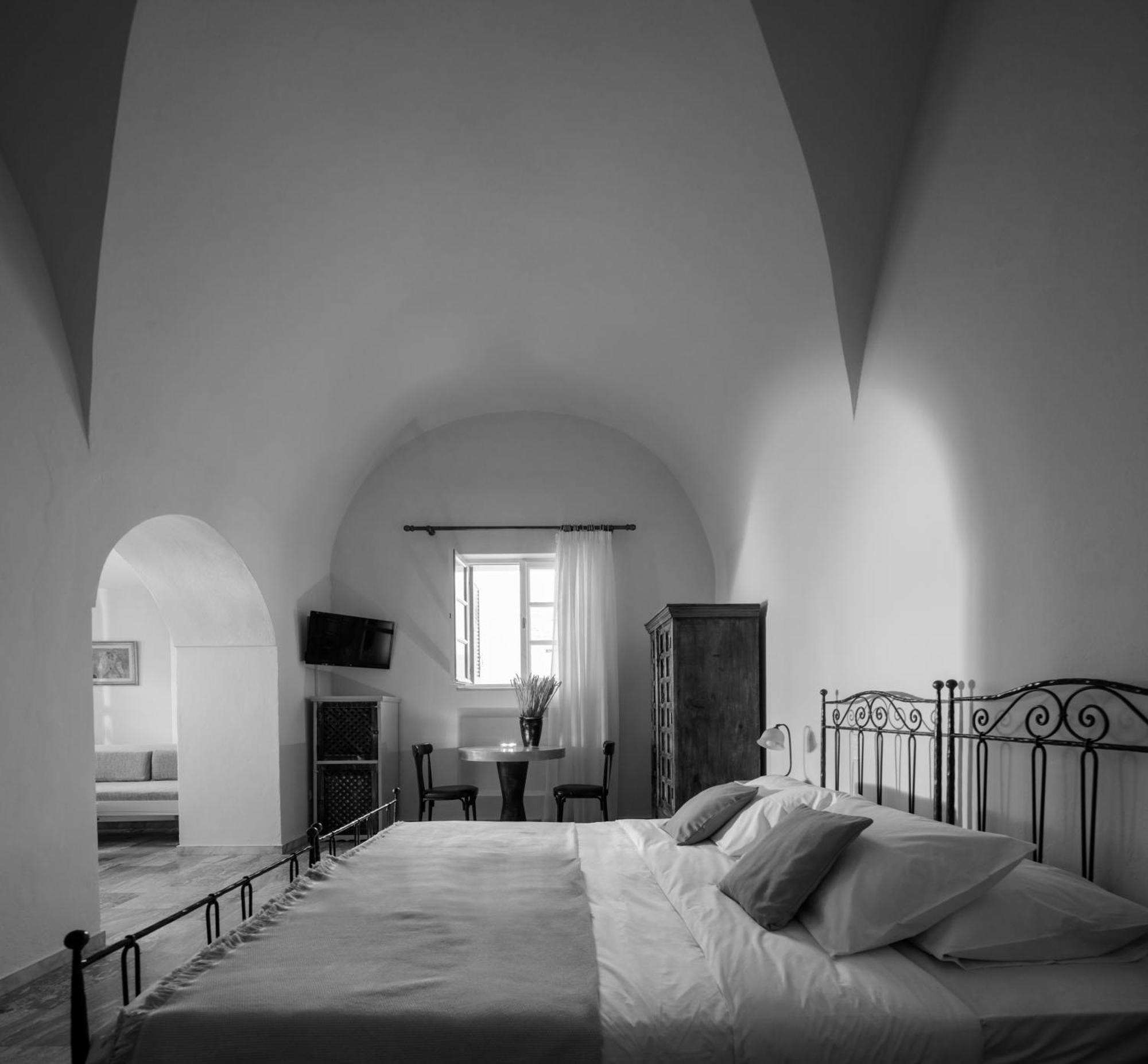 Отель Ikio Concept Santorini Пиргос Экстерьер фото